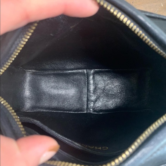 ❌SOLD❌Authentic vintage Chanel camera bag crossbody - Picture 2 of 8